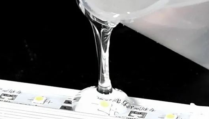 【有機硅粘接膠】在照明行業(yè)應用中常基材開裂的原因？